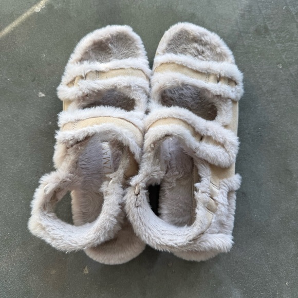 Stuart Whitman Zoe Lift Chill Suede Fur Sandals - Picture 5 of 11